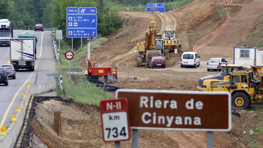 L&#039;A-2 entre Medinyà i Orriols, a punt abans de Sant Joan