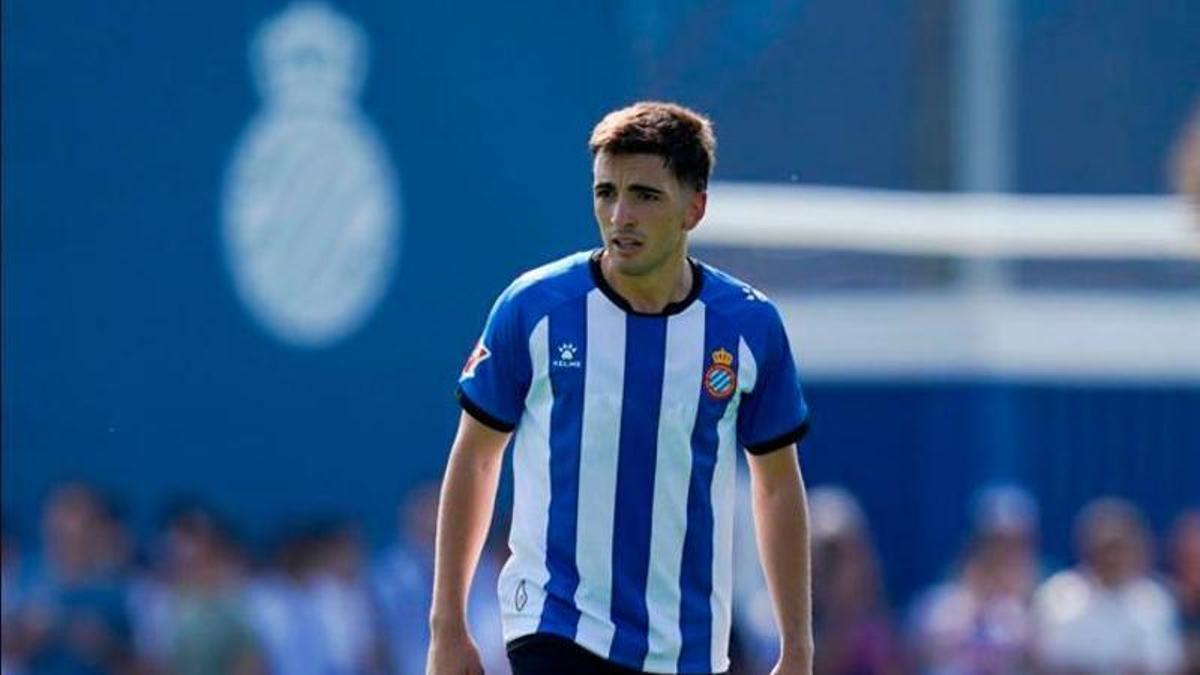 Álex Calatrava durante el encuentro disputado ante el Sabadell en la Ciutat Esportiva Dani Jarque.