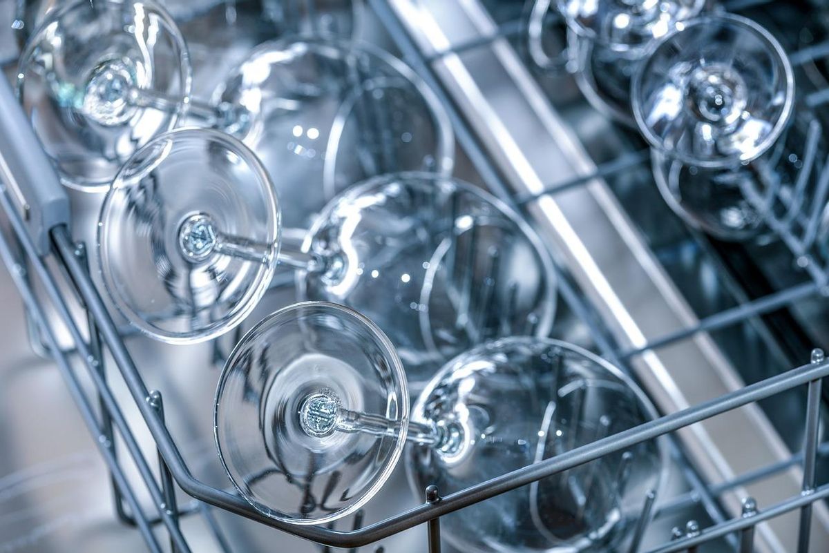 Trucos de limpieza para eliminar la cal de los vasos.