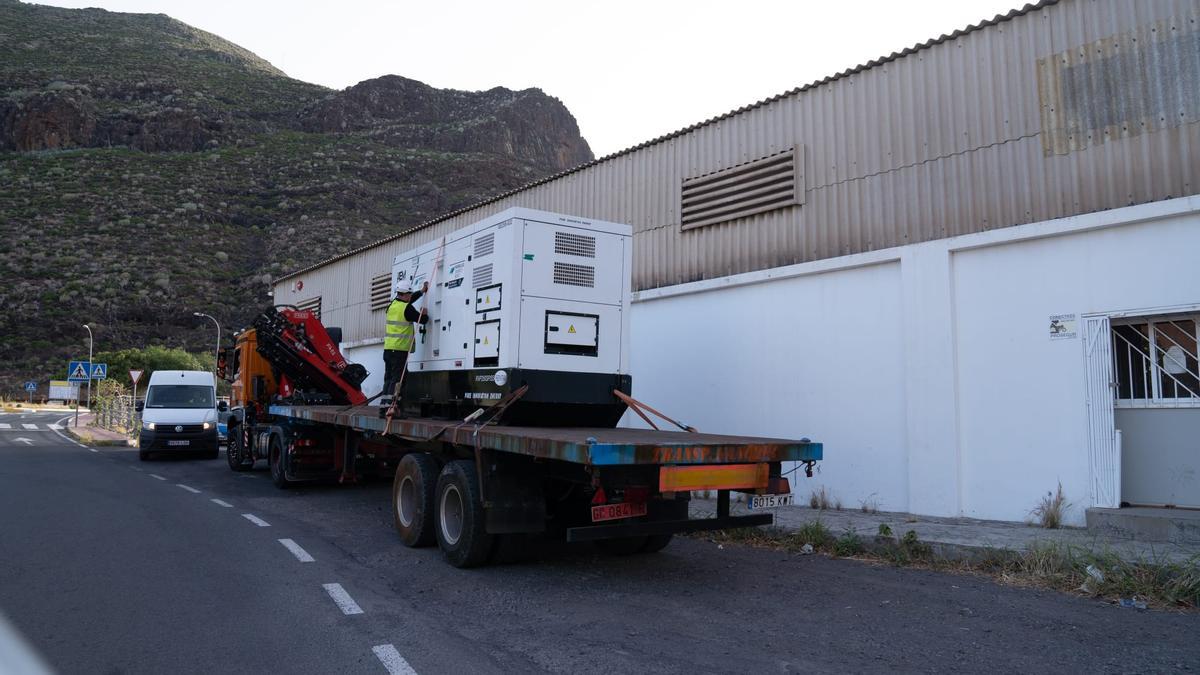 Traslado marítimo de grupos electrógenos a La Gomera.