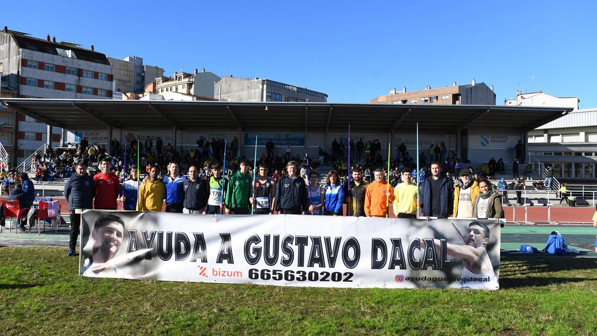Control de atletismo solidario en apoyo a Gustavo Dacal en la pista del CGTD.