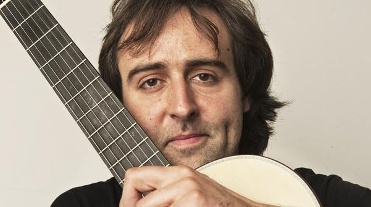 El cantautor solsonès Roger Mas interpreta en acústic la cançó ’Emboscat’ per a EL PERIÓDICO.