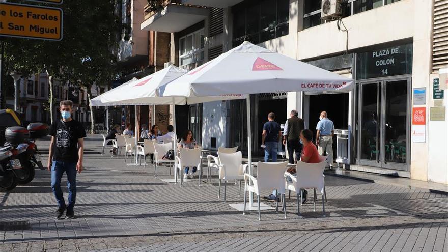 Desescalada en Córdoba: quejas por el retraso de las licencias para ampliar terrazas y veladores