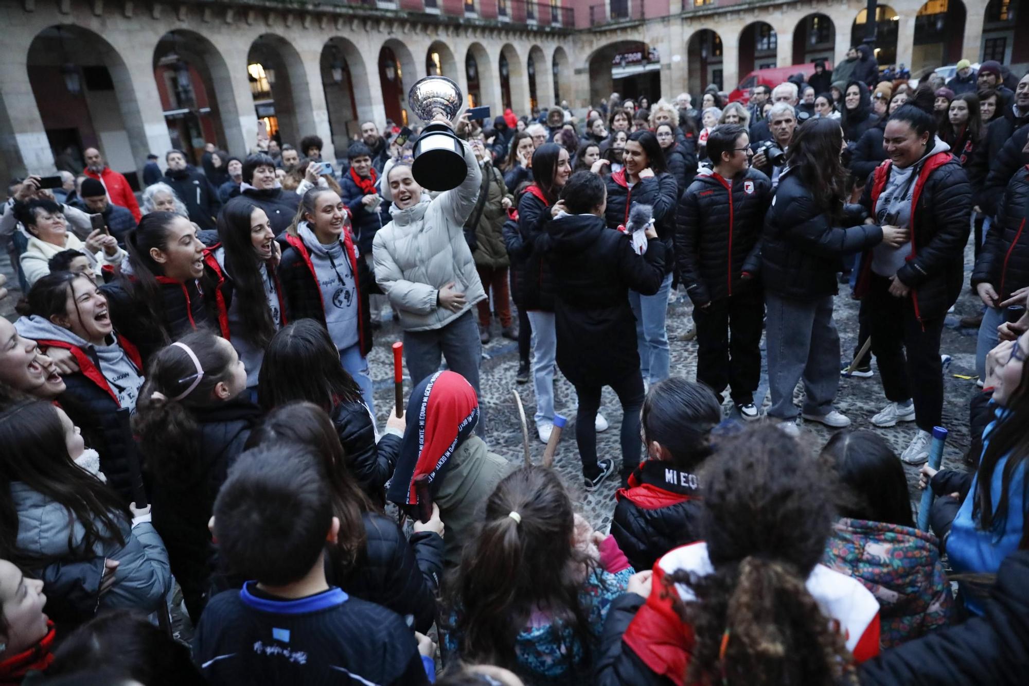 La recepción en el Ayuntamiento a las jugadoras del Telecable Gijón, en imágenes