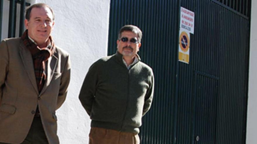 Cochera con los bolardos.