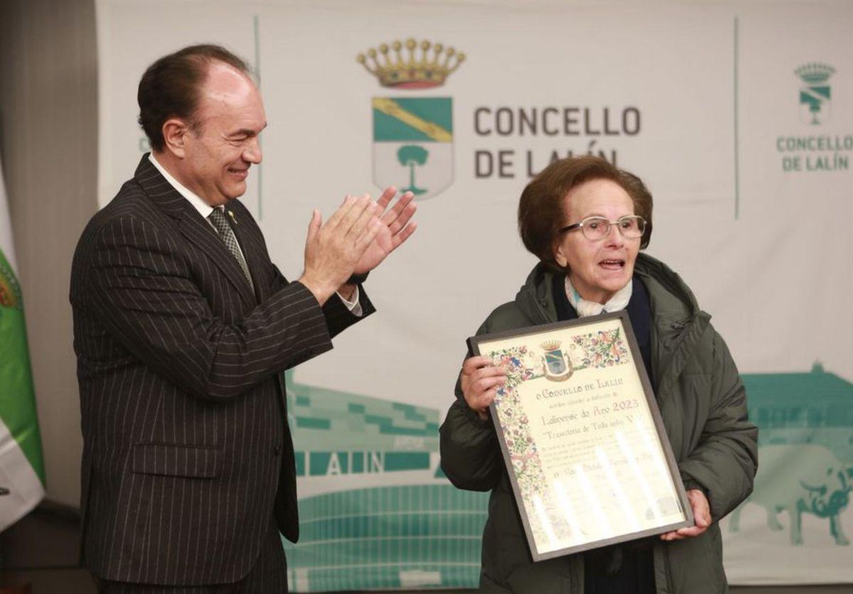 Odila baja la persiana de su mercería tras 70 años