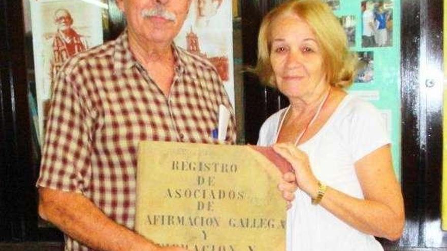Yolanda Vidal, en una imagen de archivo, junto al doctor Barros.