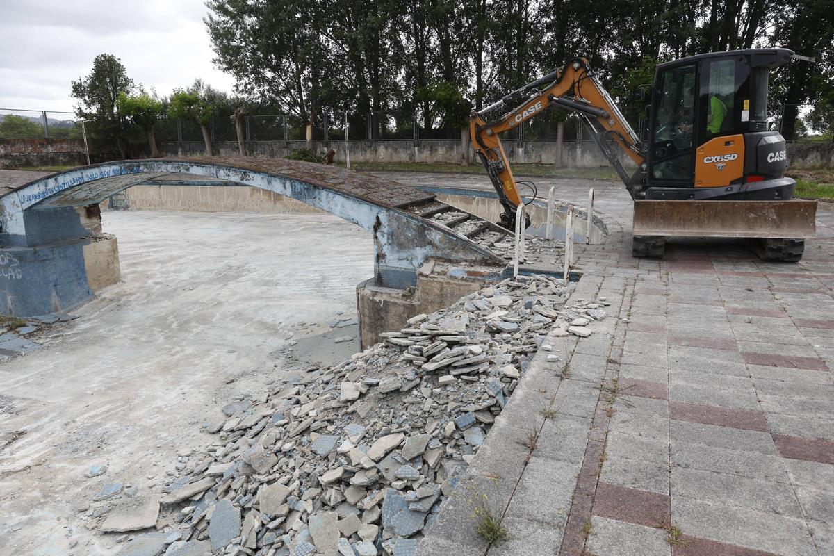En imágenes: así avanzan las obras de la piscina de La Laboral