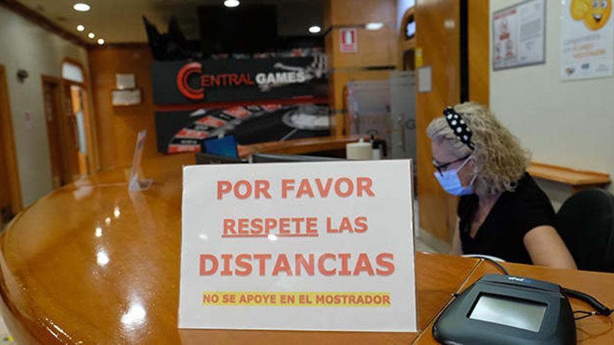 Se ha colocado cartelería con las medidas preventivas a seguir por los clientes y empleados