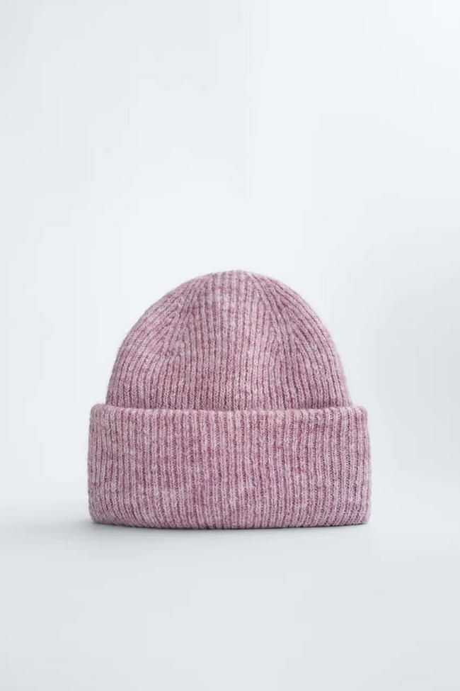 Gorro 'beanie' de canalé, de Zara