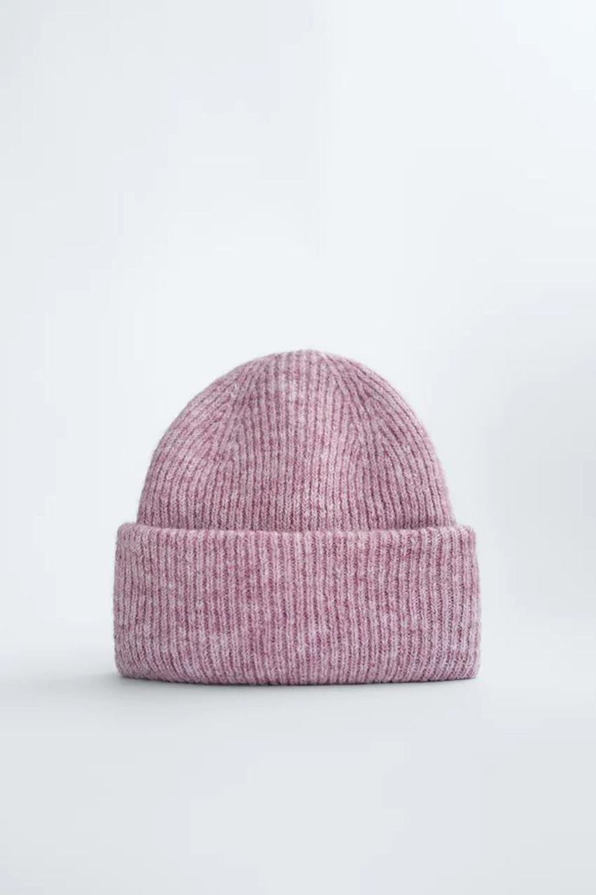 Gorro 'beanie' de canalé, de Zara