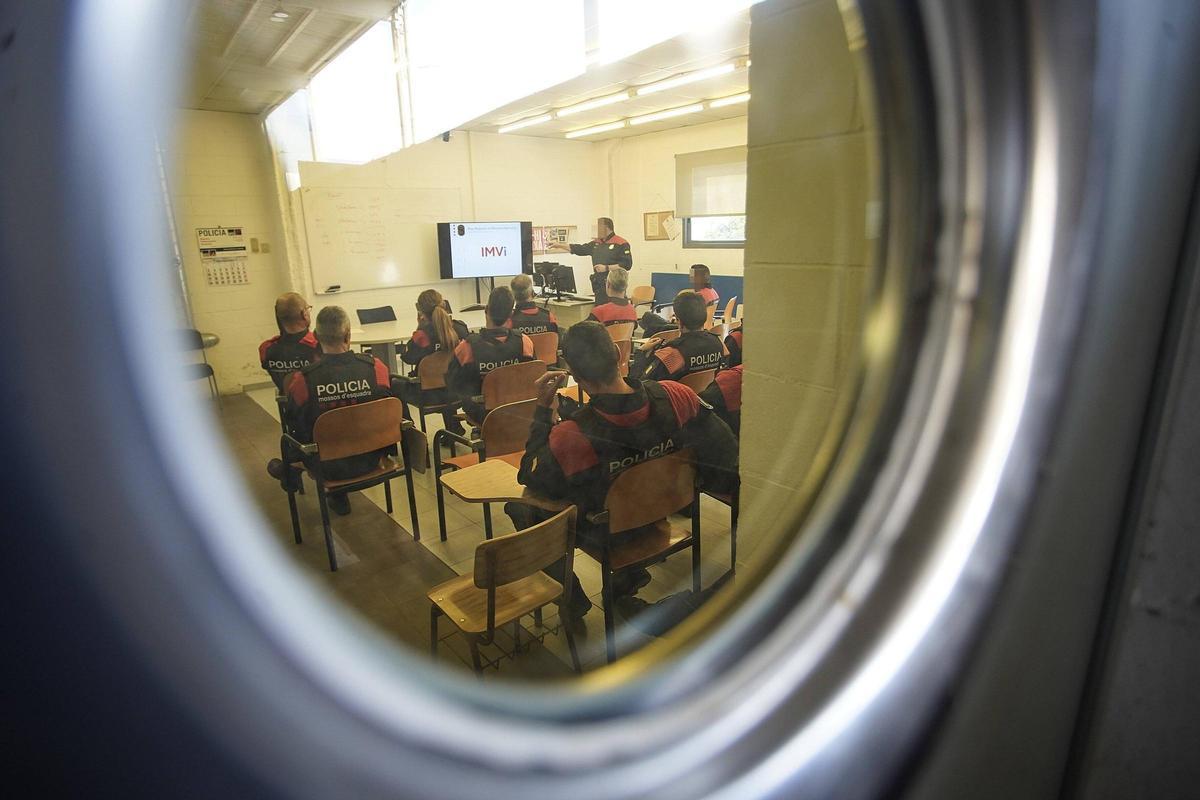 Així treballa i entrena l'ARRO dels Mossos de la regió policial de Girona