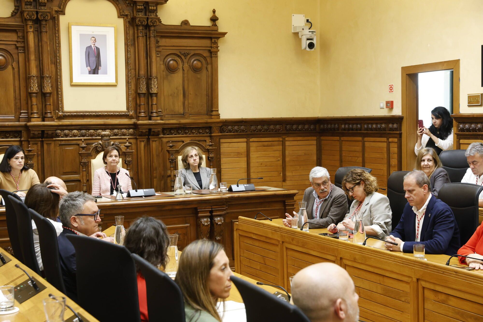 EN IMÁGENES: Gijón honra a sus vecinos ejemplares, ahora sí, tras la interrupción provocada por el apagón