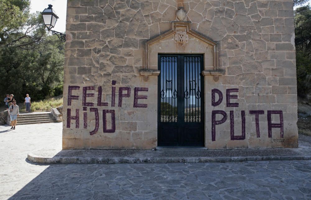 Graffitis verunstalten Kapelle im Bellver-Park