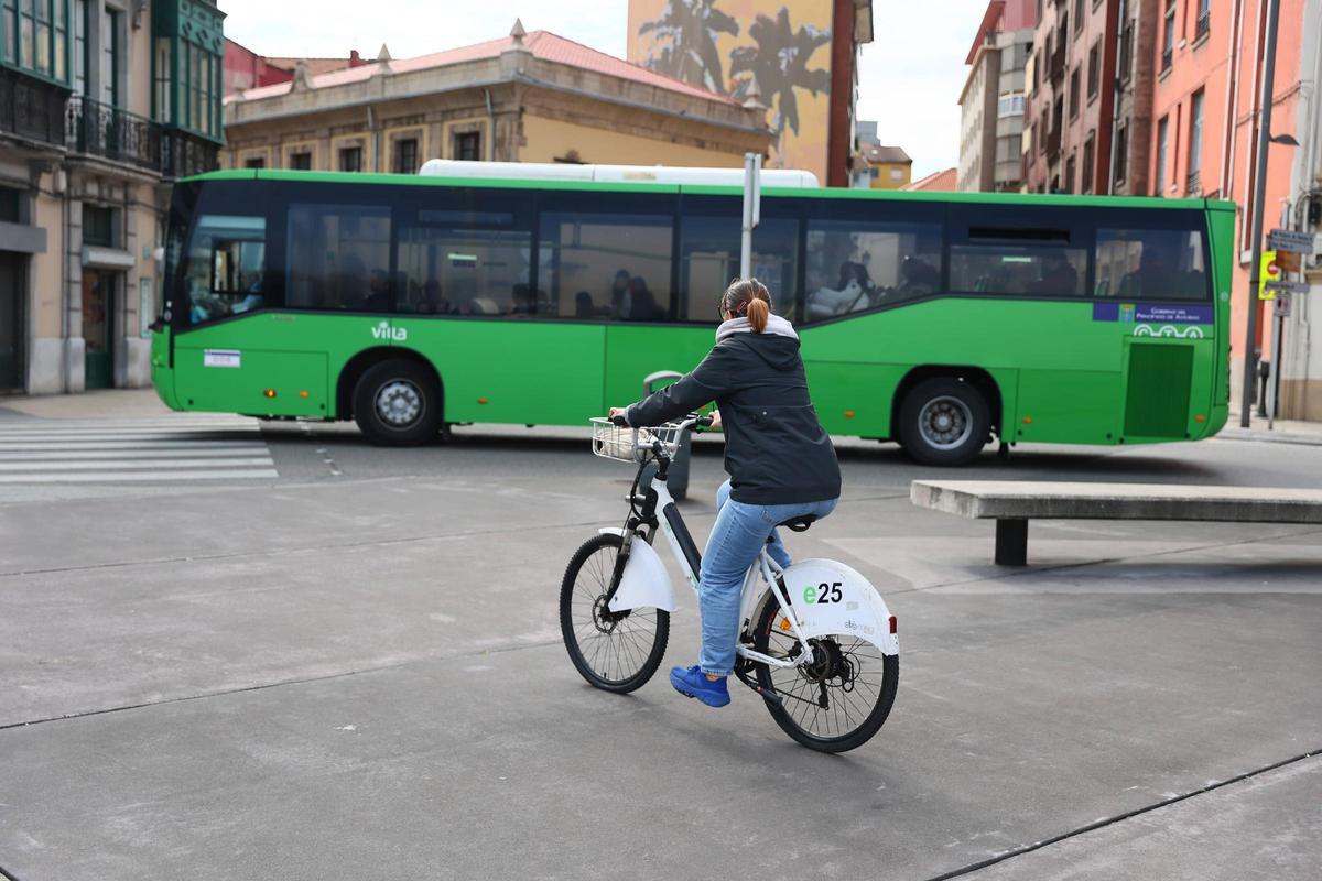 EN IMÁGENES: Los usuarios de las bicicletas de alquiler en Avilés, críticos con el estado del servicio EN IMÁGENES: Los usuarios de las bicicletas de alquiler en Avilés, críticos con el estado del servicio