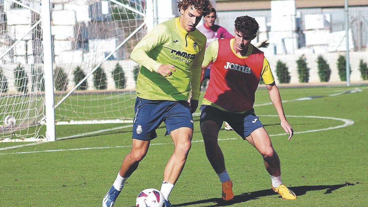 El joven delantero almeriense Jorge Pascual Medina será uno de los dos delanteros que liderará el ataque del filial.