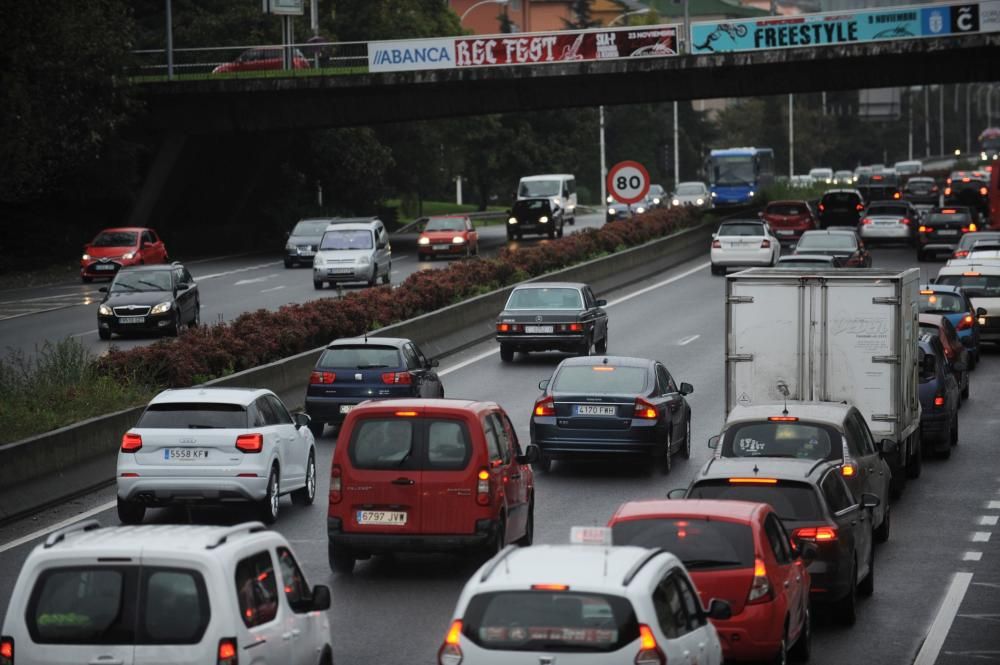 Atasco kilométrico por un choque en Alfonso Molina