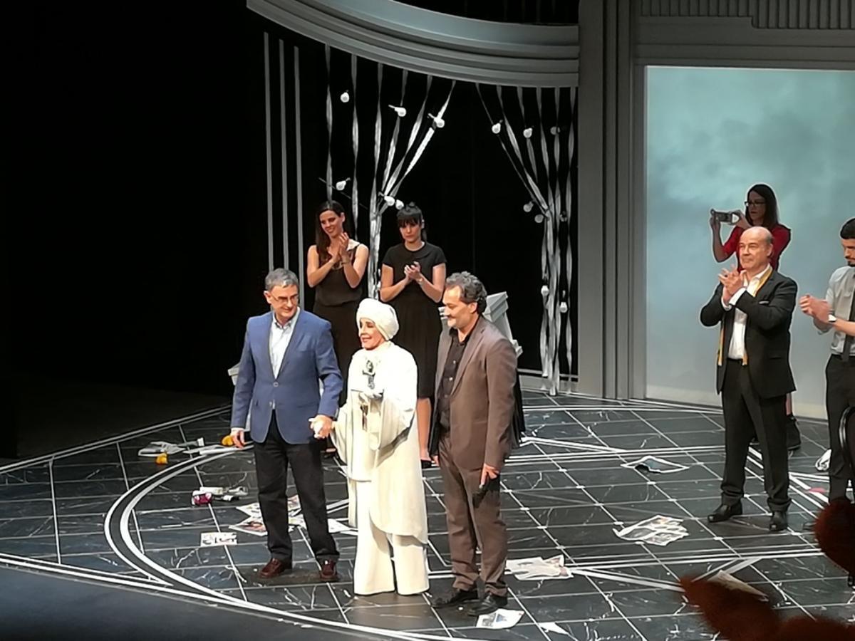 Concha Velasco, con el premio Estrich, en el Principal de Alicante