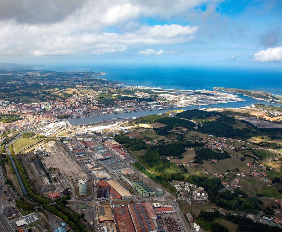 Panorámica a vista de dron de los terrenos de Baterías –en la parte inferior izquierda de la imagen– ya despejados. | AUTORIDAD PORTUARIA
