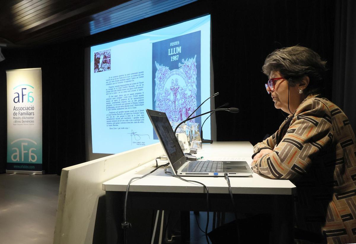 Ballús ha estat la conductora de la vetllada, que s'ha acompanyat amb projeccions en una pantalla