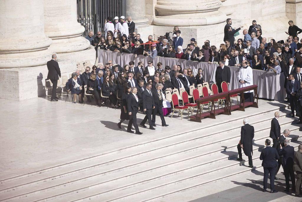 El funeral del papa Francisco en la Plaza de San Pedro del Vaticano, en imágenes