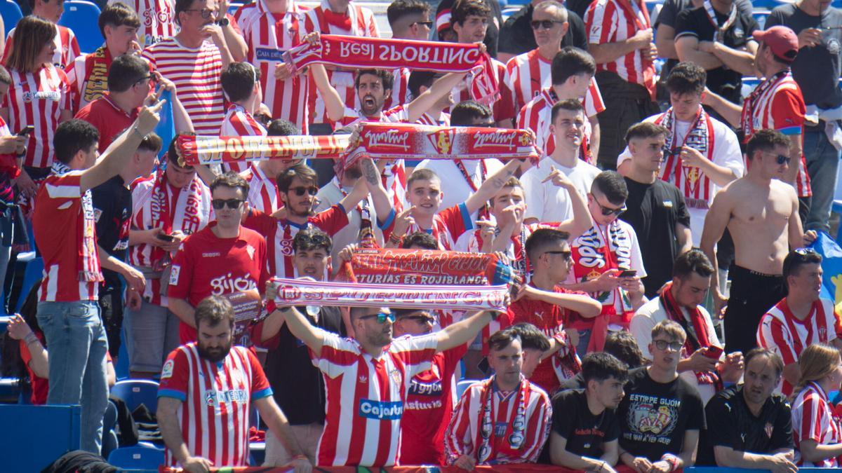 Aficionados del Sporting en Butarque.
