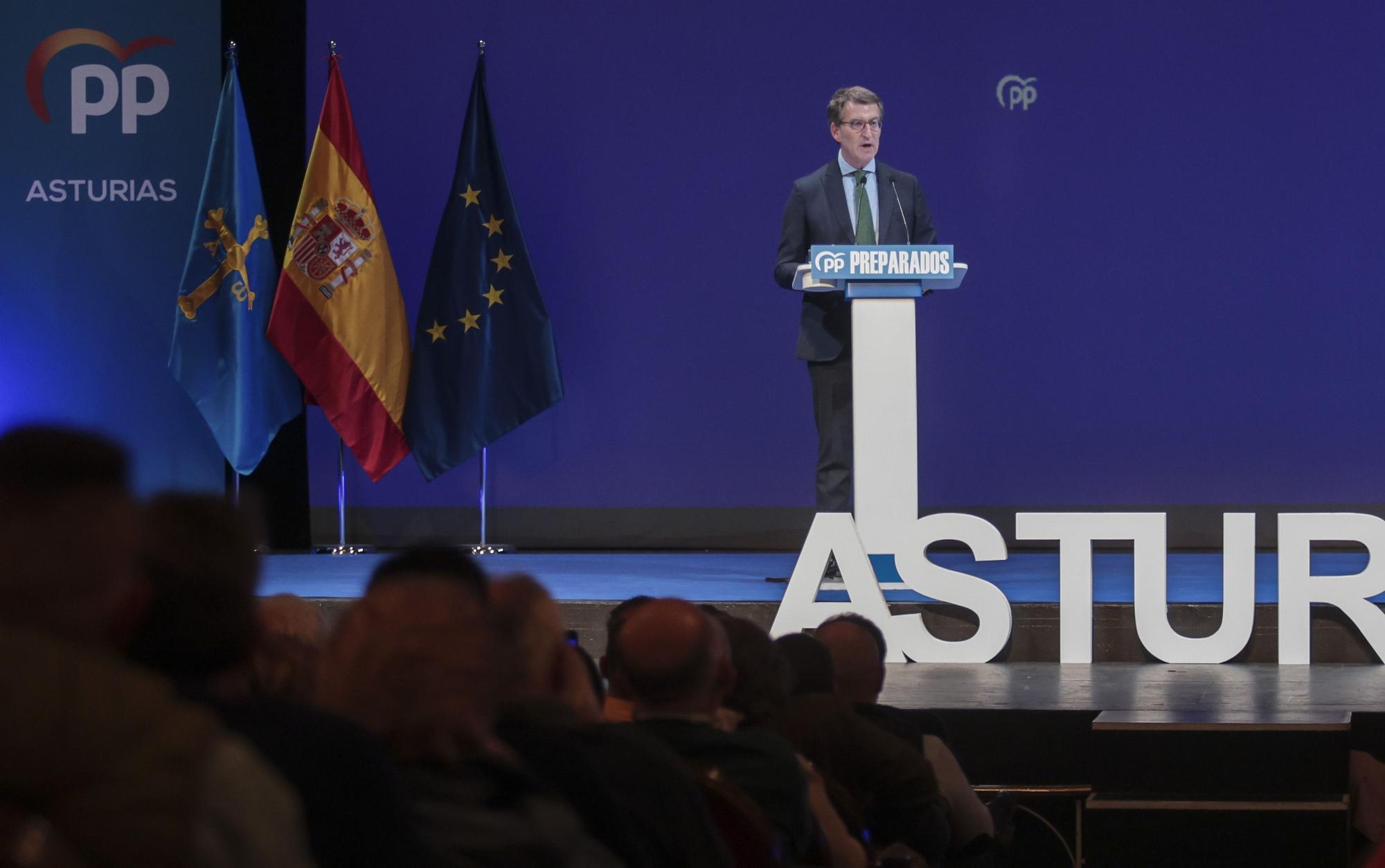 Núñez Freijóo se encuentra con los populares asturianos en Oviedo