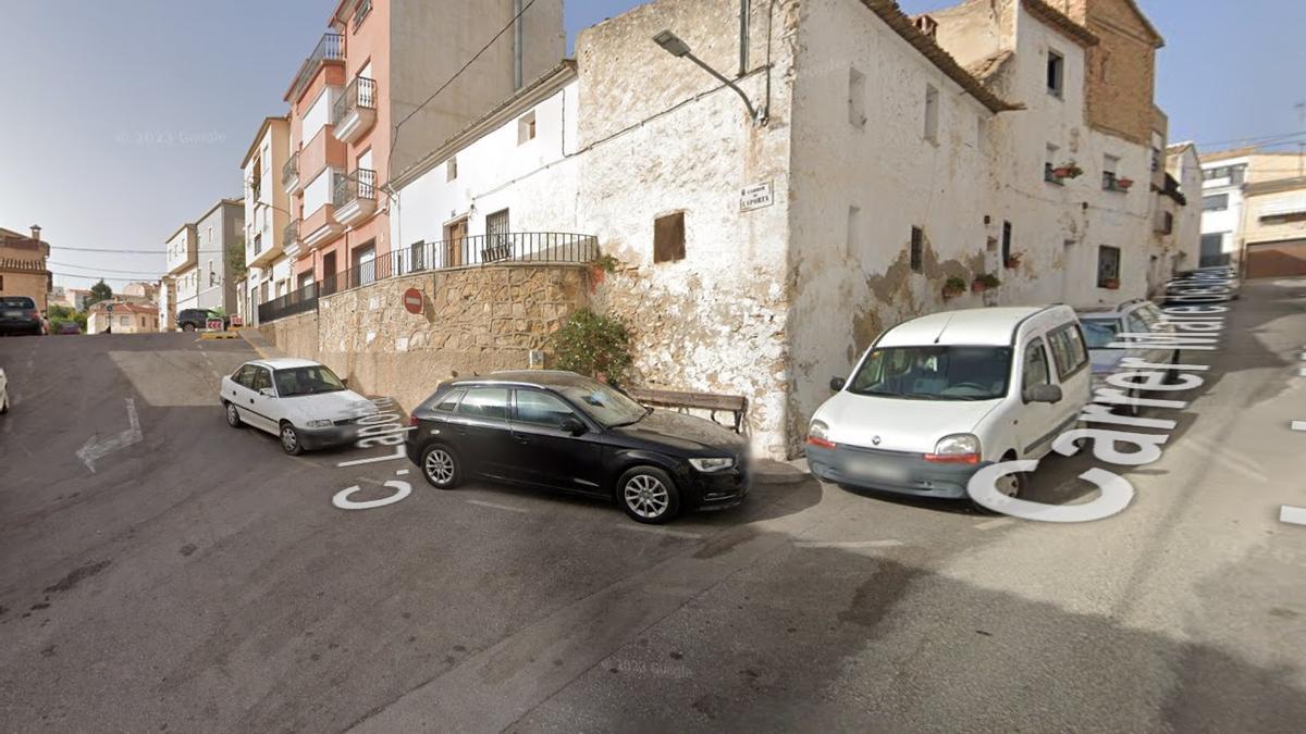 Cruce de las calles Laporta y Mare de Déu de la Misericòrdia de Banyeres, donde se ha producido el atropello mortal.