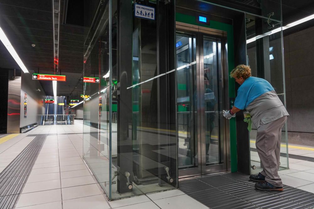 El metro de Málaga se vacía con el estado de alarma.