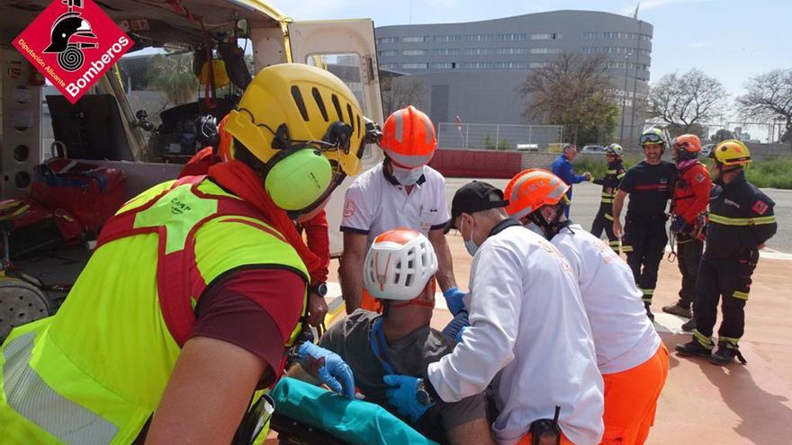 Rescatado en helicóptero un escalador de 52 años tras sufrir un accidente en el Puig Campana
