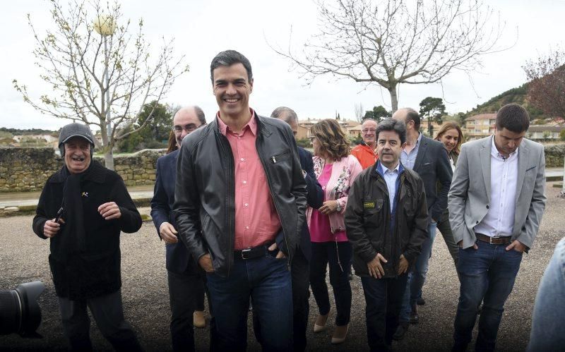 Pedro Sánchez celebra la Fiesta de la Rosa en Ayerbe