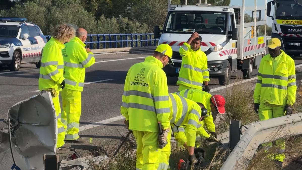 Un muerto en un accidente entre tres camiones en la AP-7 en L'Aldea (Tarragona)