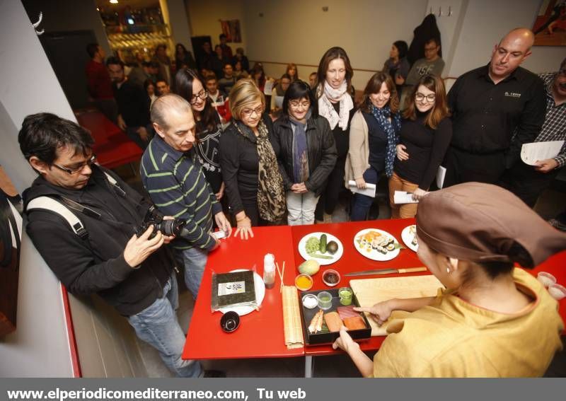 GALERÍA DE FOTOS -- La reconocida cocinera japonesa Taka Sasaki triunfa con su taller de cocina en Vila-real