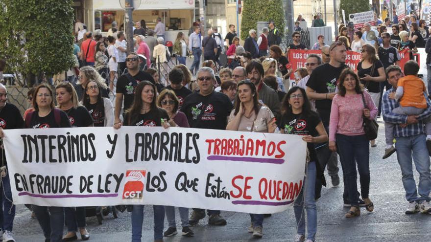 Una de las manifestaciones de protesta realizadas en Alicante por el colectivo de trabajadores interinos.