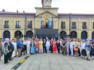 Un siglo de hermandad trasatlántica: Avilés recibe a una delegación de San Agustín de la Florida para celebrar cien años de fraternidad