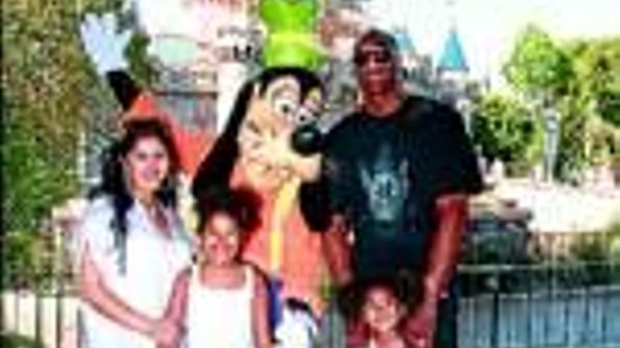 Kobe Bryant
: EL JUGADOR DE BÁSQUET VA CON SU FAMILIA A DISNEYLAND