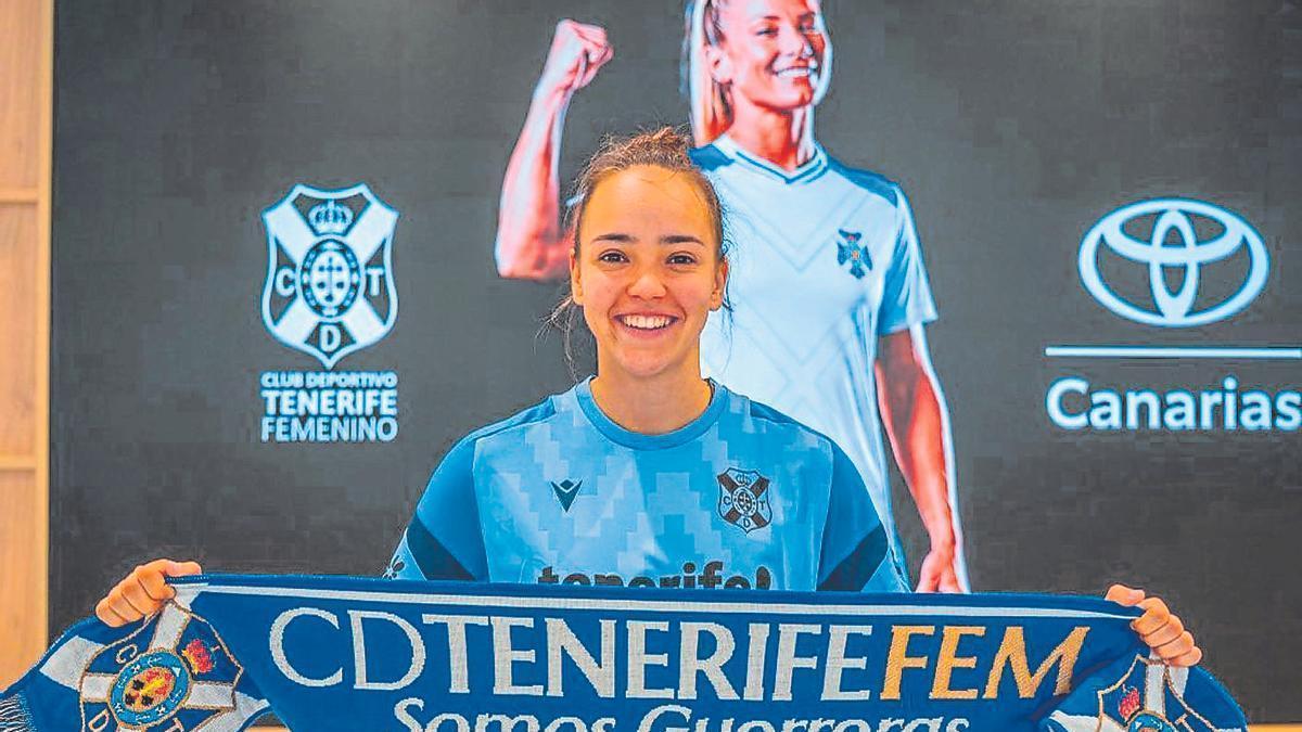 Henar Muiña, durante su presentación como nueva jugadora del Costa Adeje Tenerife Egatesa.