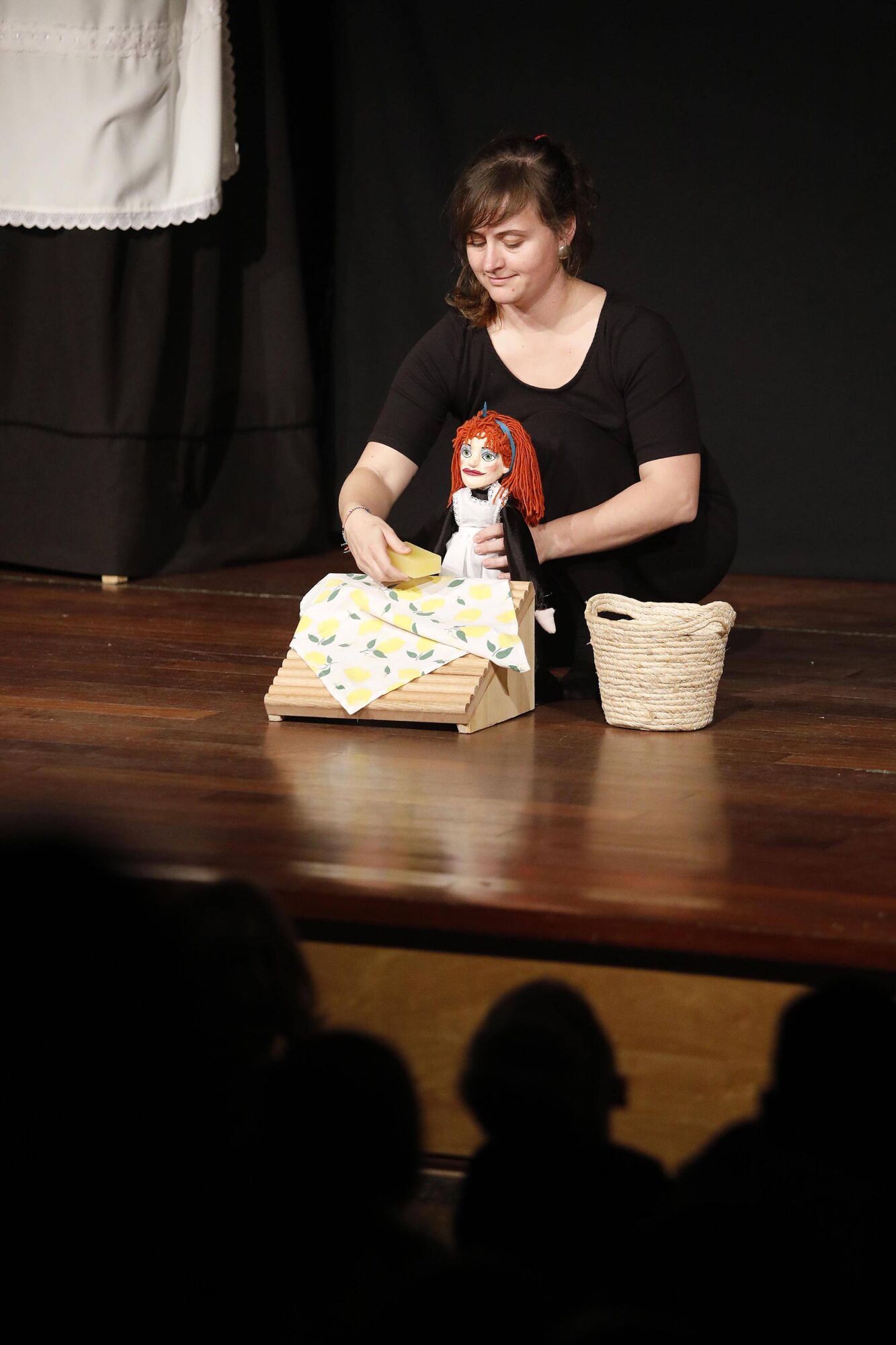 Girona. Centre Civic Pont Major. Espectacle de titelles "Les llegendes del Pont".