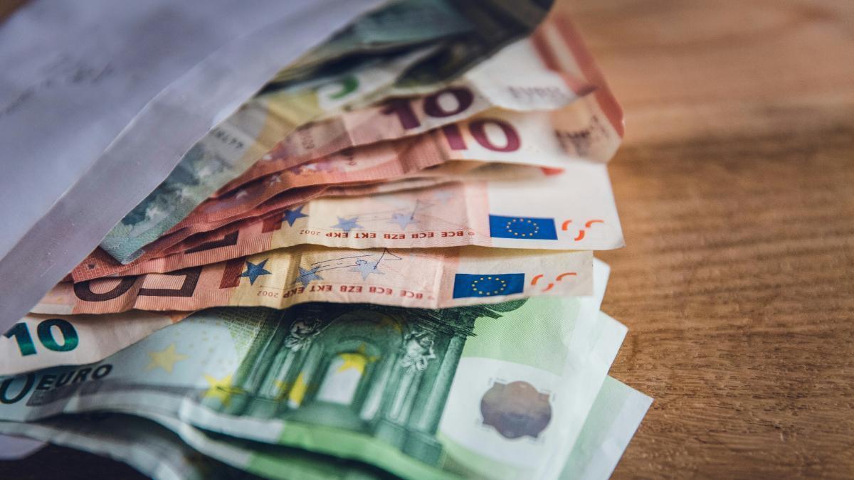 Ya es oficial: los trabajadores que ganen menos de 1.350 euros podrán cobrar el paro y su sueldo al mismo tiempo