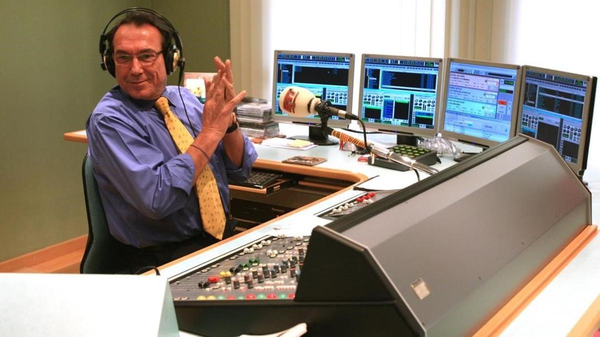 Justo Molinero, en los estudios de Radio TeleTaxi.