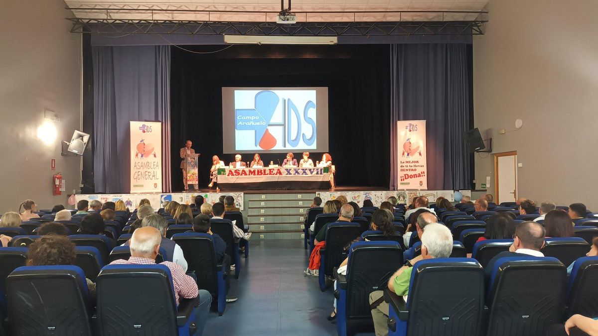 Foto de archivo de una asamblea celebrada por la hermandad.