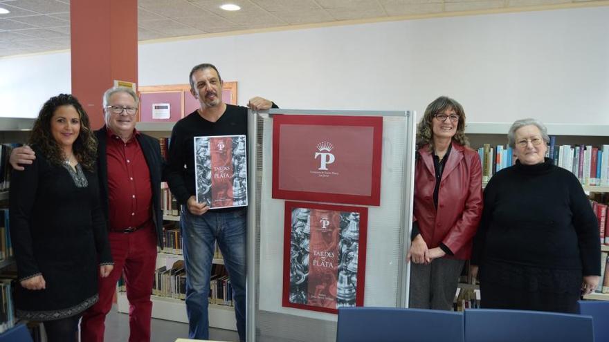 César Tárraga (2º izda.), con parte del elenco de Platea