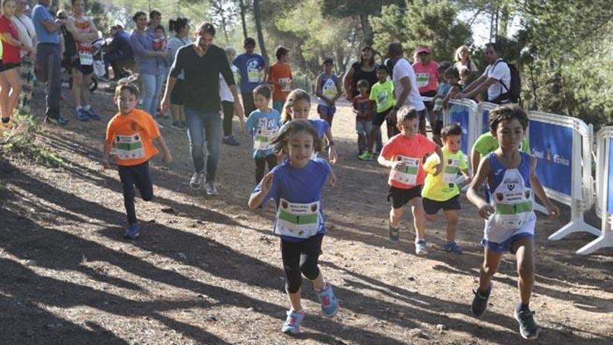 Los más pequeños disfrutan de la mini trail en sa Talaia de Sant Antoni