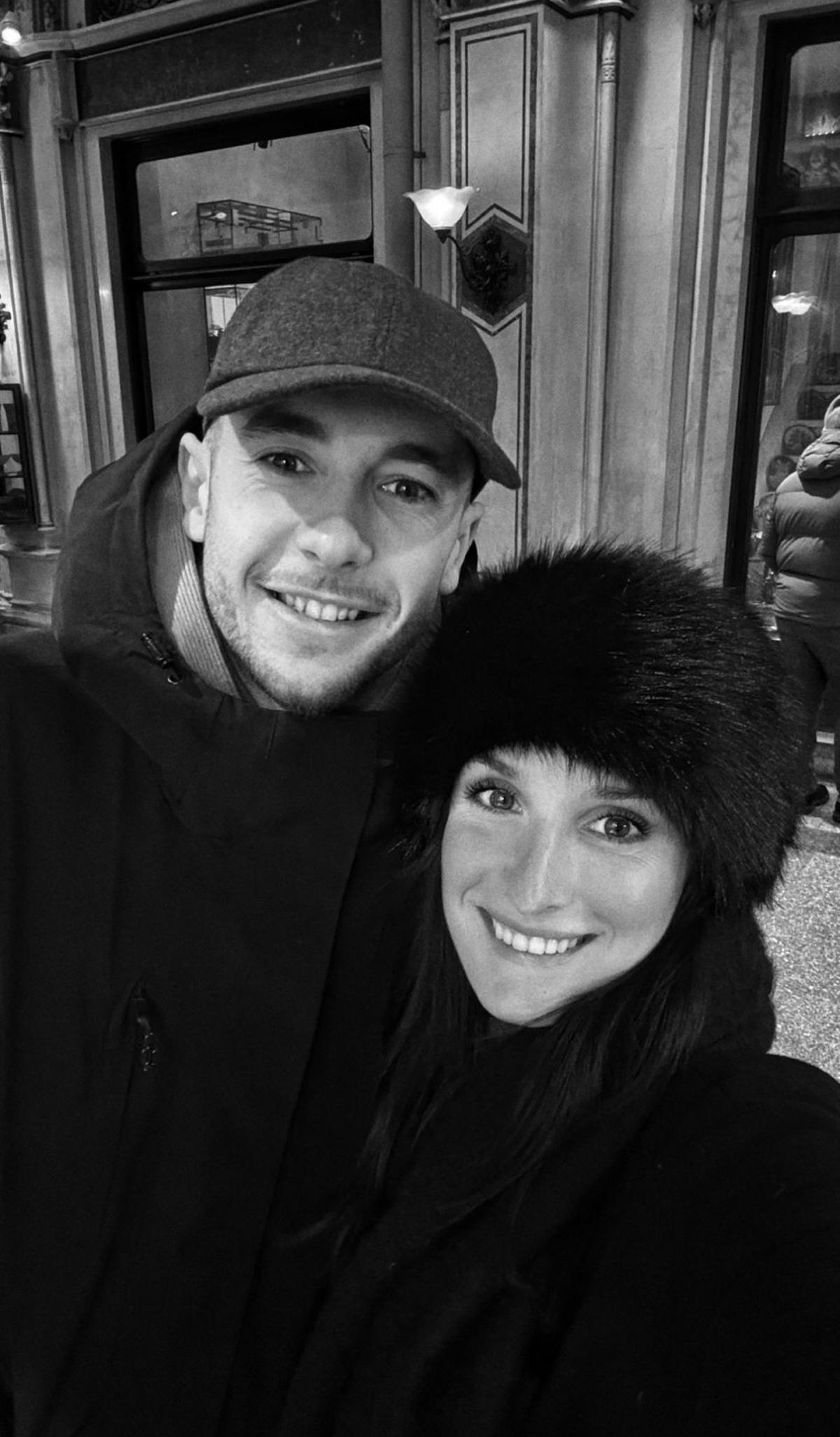 Joan Garcia y su pareja posando juntos