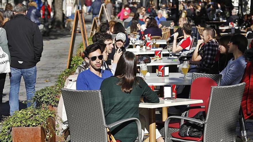 El Govern restringeix la restauració però amplia la mobilitat