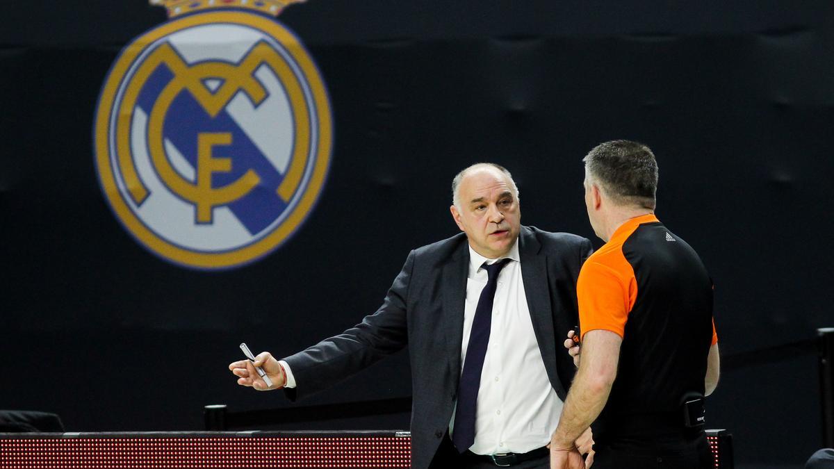 Pablo Laso dirigiendo al Real Madrid.