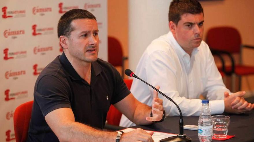 Por la izquierda, Javier Fernández Lanero y Fernando Díaz Arnaiz, ayer en la Feria.