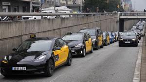 Taxi drivers protest in Barcelona against the rise of the fuel prices