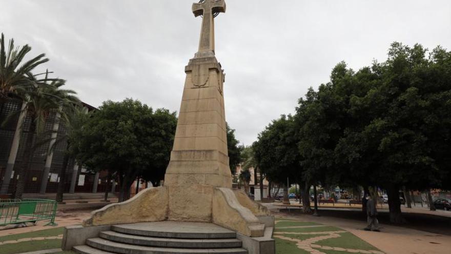 La Cruz del Paseo de Germanías de Elche. | ÁXEL ÁLVAREZ