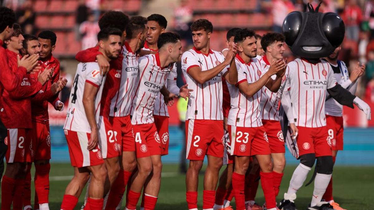 Els jugadors del Girona feliços després de la victòria contra l’Alabès.